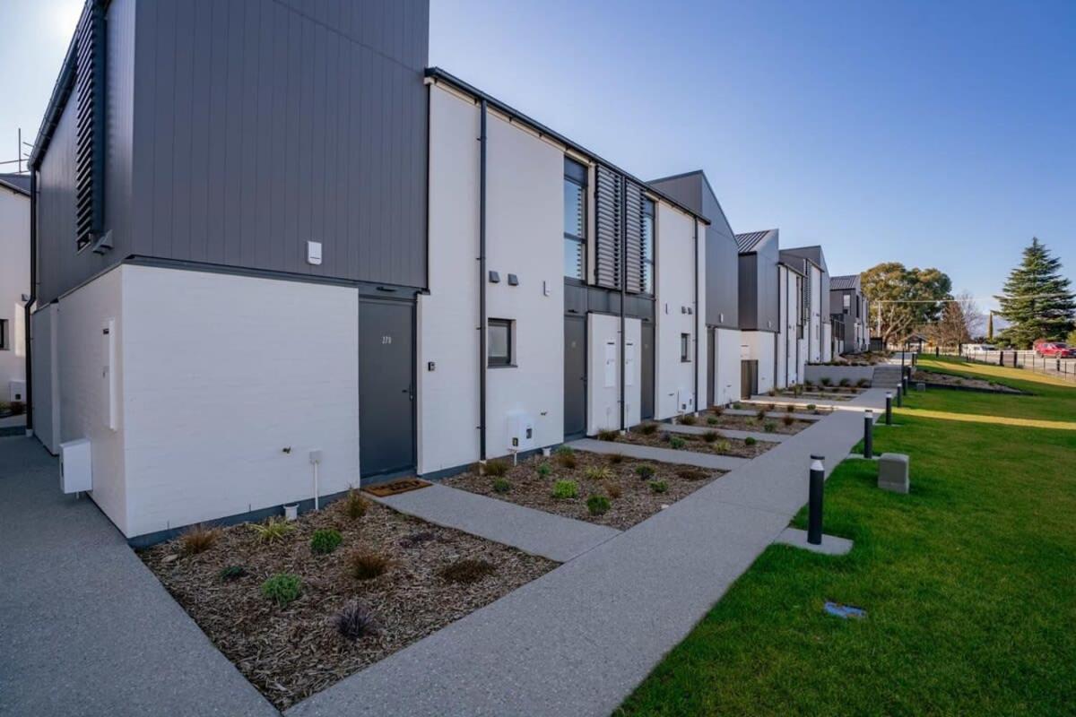 Albert Town Whare Exterior foto